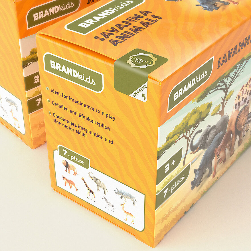 “BRANDkids Savanna Animals”的橙色包装盒色彩鲜艳，上面印有各种野生动物的插图，包括大象、狮子和长颈鹿，背景是热带草原。包装盒上贴有防篡改揭开留底防伪标签 HighPerSeal®，确保产品完好无损，并在开封后留下明显痕迹。这种防篡改密封口贴可防止未经授权的开启或篡改，确保产品在物流链中的安全。